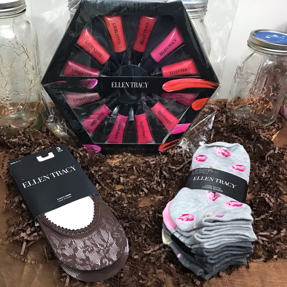 ELLEN TRACY lipgloss and socks